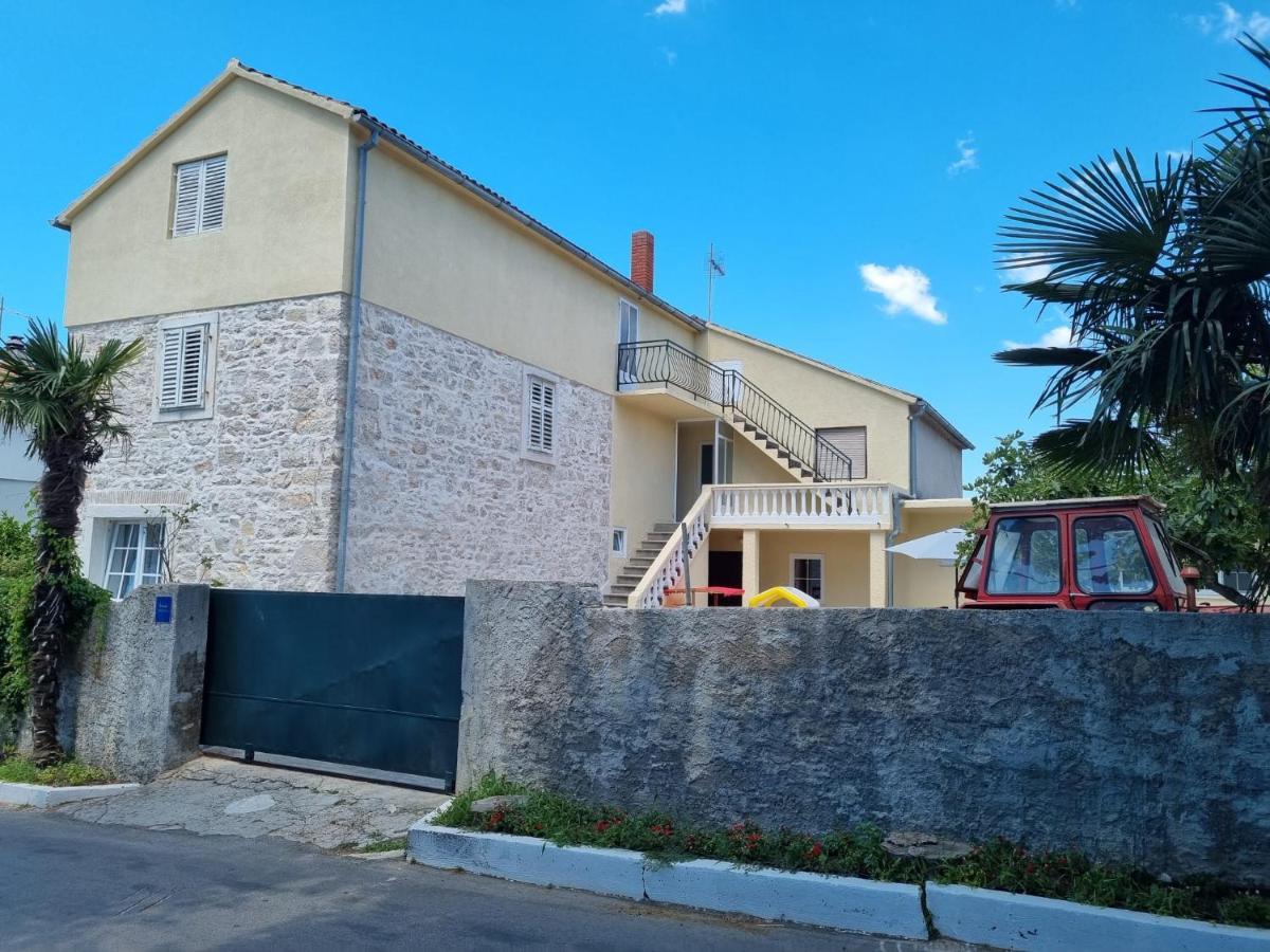 Apartmani Barbarosa Sveti Filip i Jakov Exterior photo